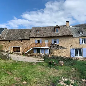 https://la-combe-aux-fees.midi-pyreneeshotels.com