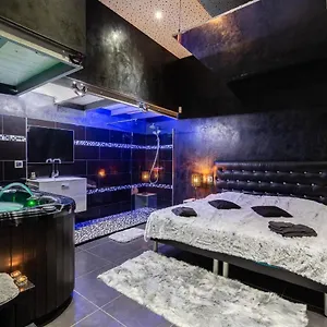 https://les-suites-du-vieux-port.fr-provencehotel.com
